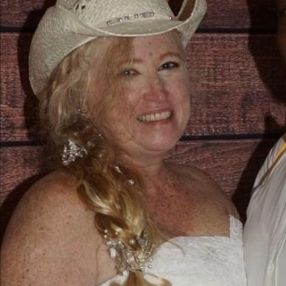 Hi! Welcome to my closet - Picture 1 of 2